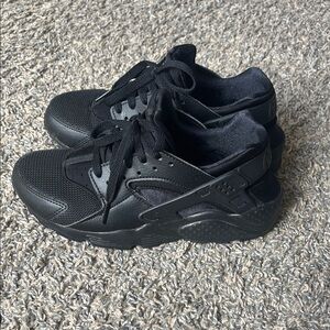Black Nike Huarache youth size 5.5